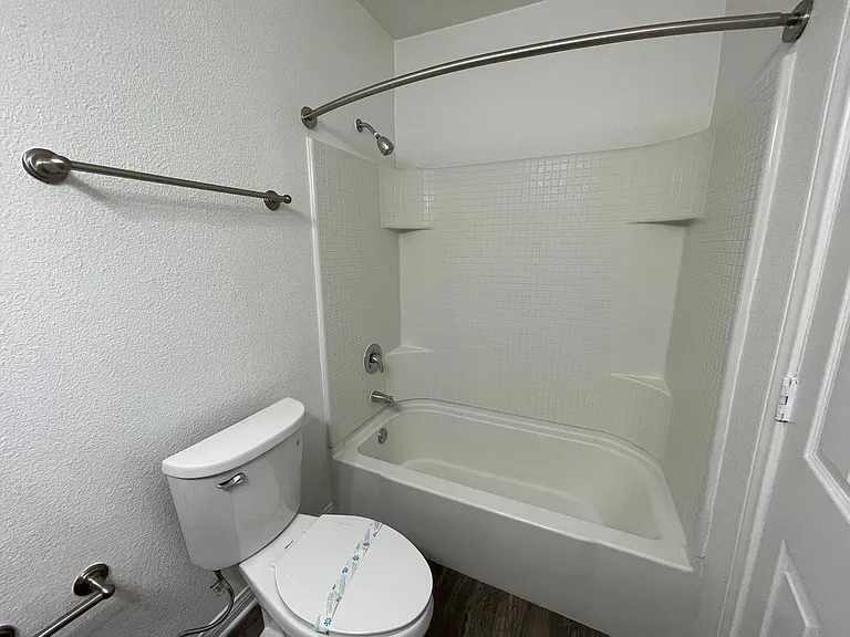 Park Plaza Apartments — Photo 119