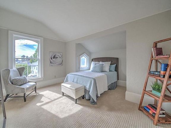 5th image of 2033 Eagle Ave #B