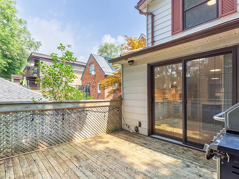4 Runnymede Rd — Photo 46