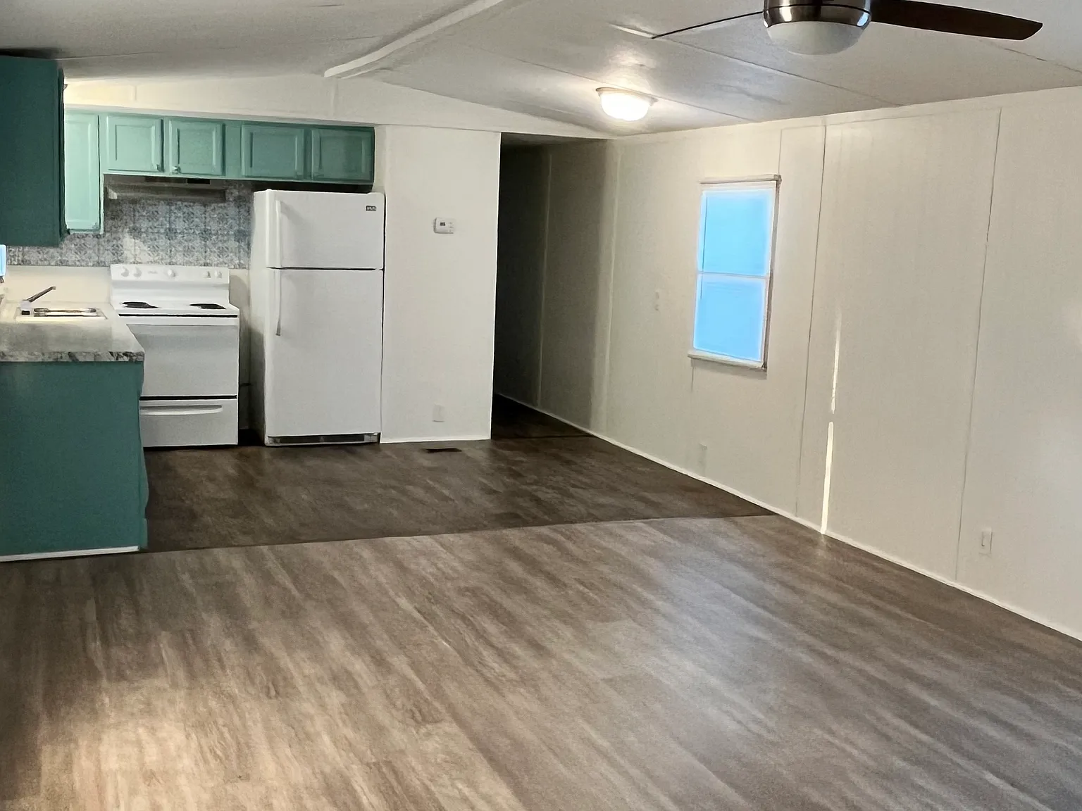 211 Sunset St NW — Photo 2