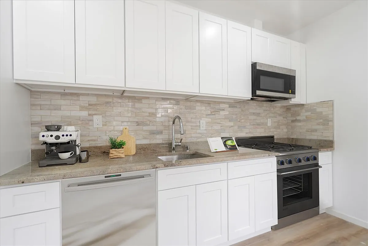 Building Photo - 815 S 12th St #2