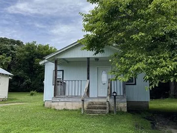 910 9th St, Mena, AR 71953