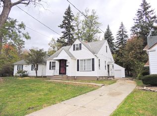 4095 Bluestone Rd, Cleveland Heights, OH 44121