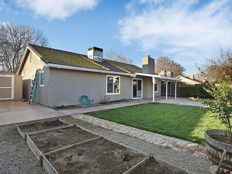 485 Mahogany Ln — Photo 13