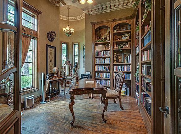 3rd image of 505 Spicewood Ct
