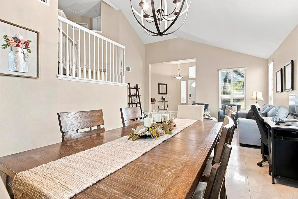 3 bed, 2231 sqft, $4,595 — Photo 3