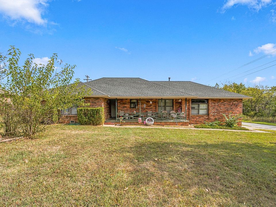 1st image of 832 Barwick Place