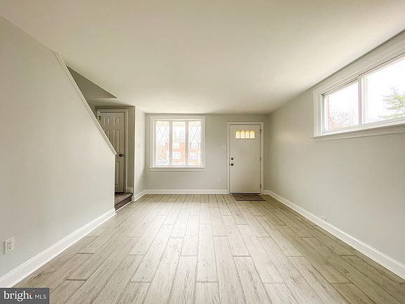 3rd image of 800 W Crescent Dr