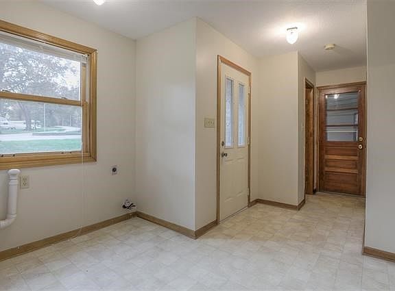 3rd image of 1000 E 108th Ter