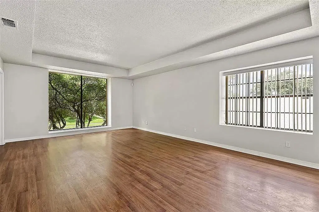 1823 Hillcrest St — Photo 1