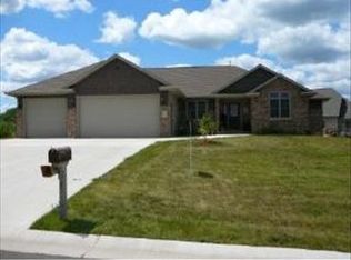 N1481 Stone Bluff Ln, Greenville, WI 54942