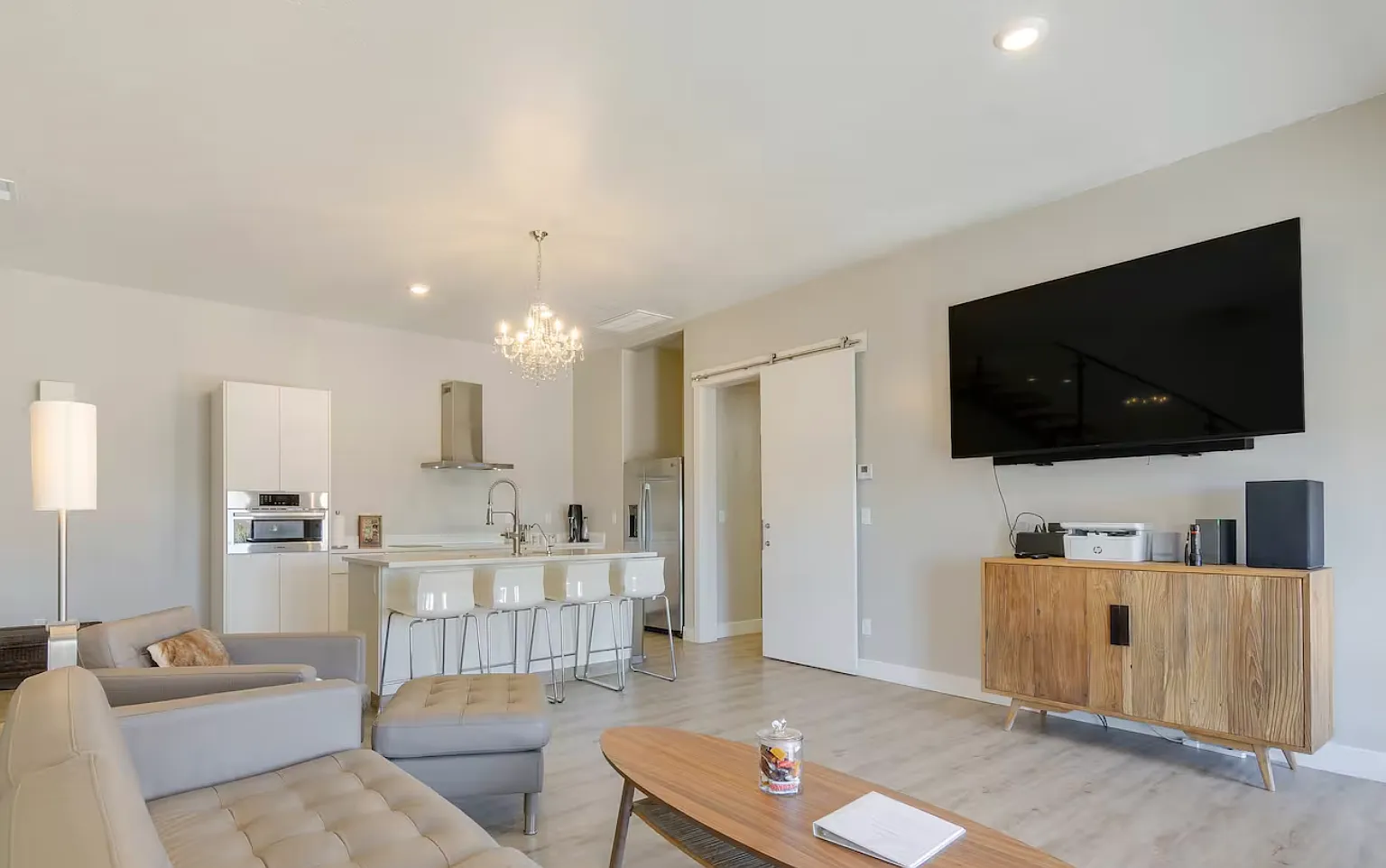 2 bed, 1400 sqft, $2,600 — Photo 4