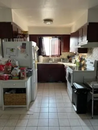 2051 Narcissus Ave #3W — Photo 3