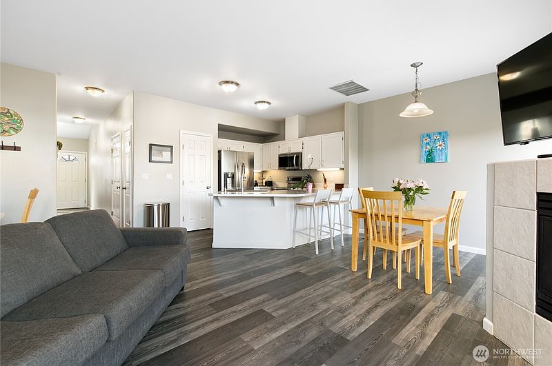 4th image of 2754 Comet Street