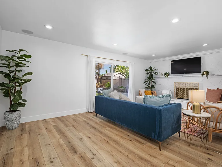 16002 Warren Ln — Photo 32
