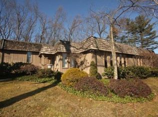 140 Green Willow Dr, Longmeadow, MA 01106
