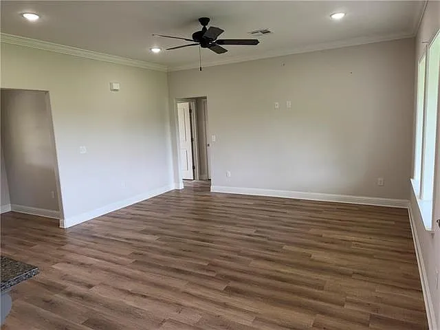 3 bed, 2.0 bath, 1400 sqft, $2,000 — Photo 3