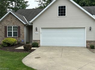 8775 Roberts Ct, Olmsted Falls, OH 44138