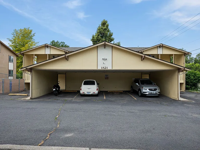1521 N Bowdish Rd — Photo 3