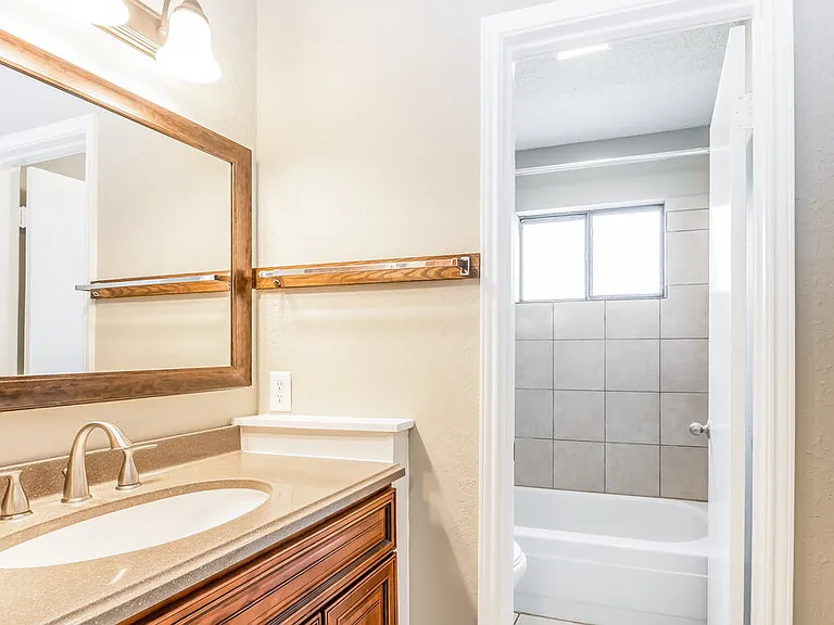 1513 Longshadow Ln — Photo 16