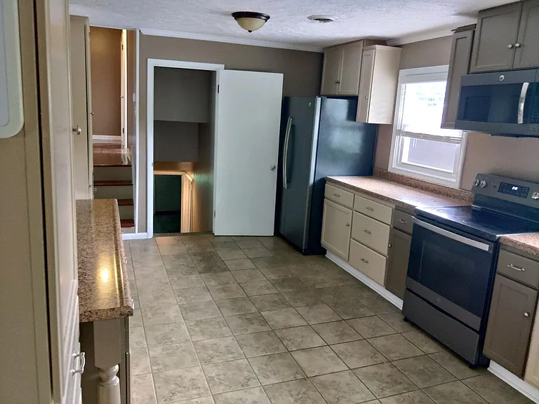 545 Meadow Dr — Photo 9