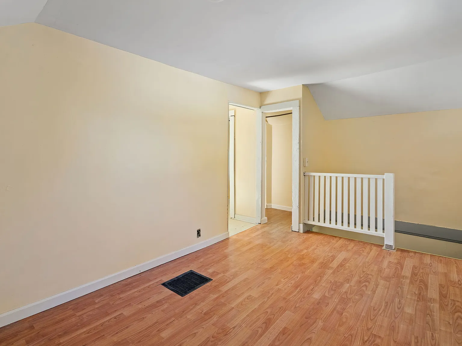 2 bed, 1040 sqft, $1,650 — Photo 3