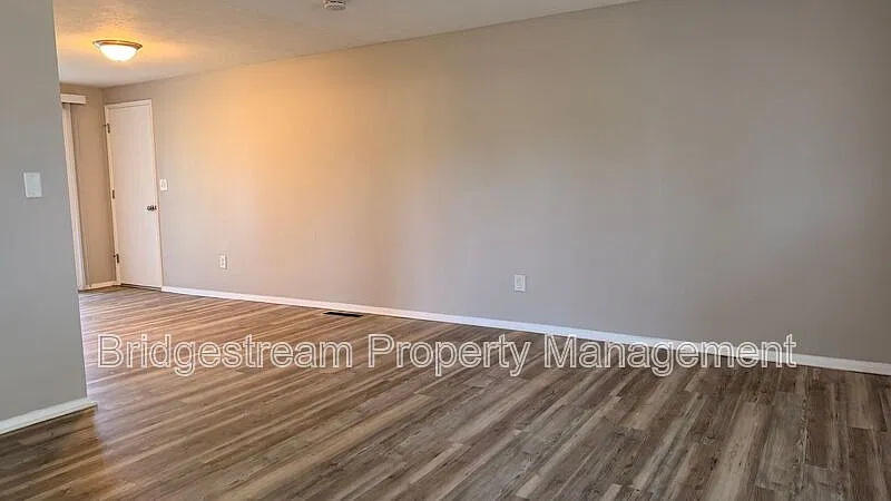 3 bed, 2.0 bath, 1080 sqft, $1,550 — Photo 2