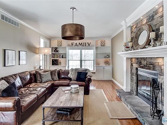 3rd image of 688 Prairie Rose Dr