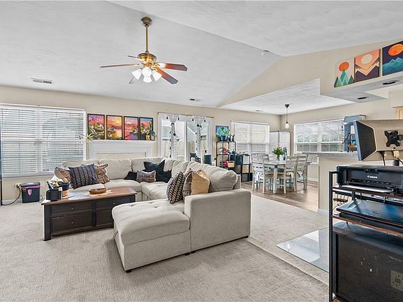 3rd image of 3957 Pleasant Valley Rd