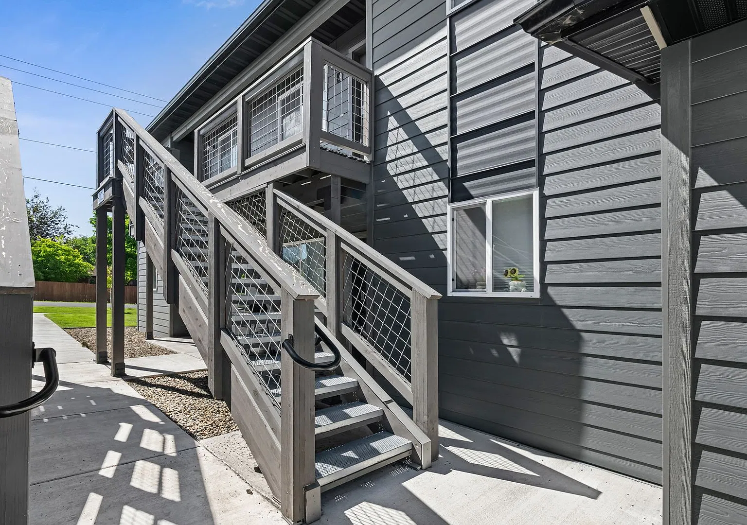Pineview Apartments — Photo 1