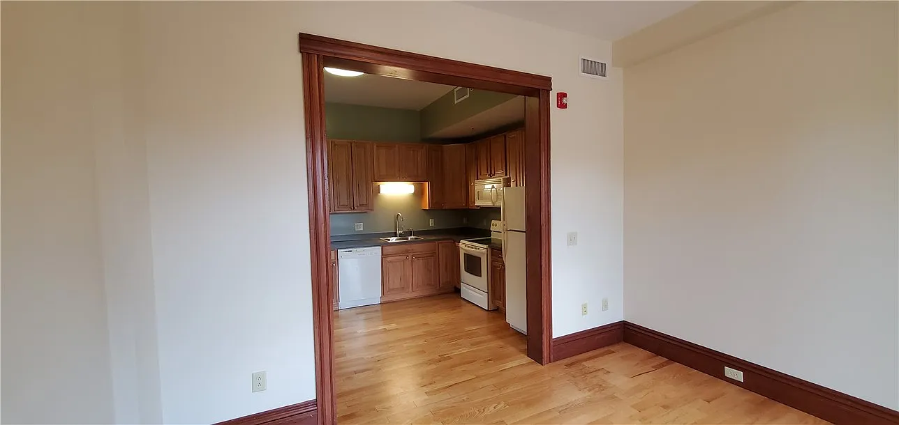 1 bed, 1.0 bath, 700 sqft, $1,300 — Photo 4
