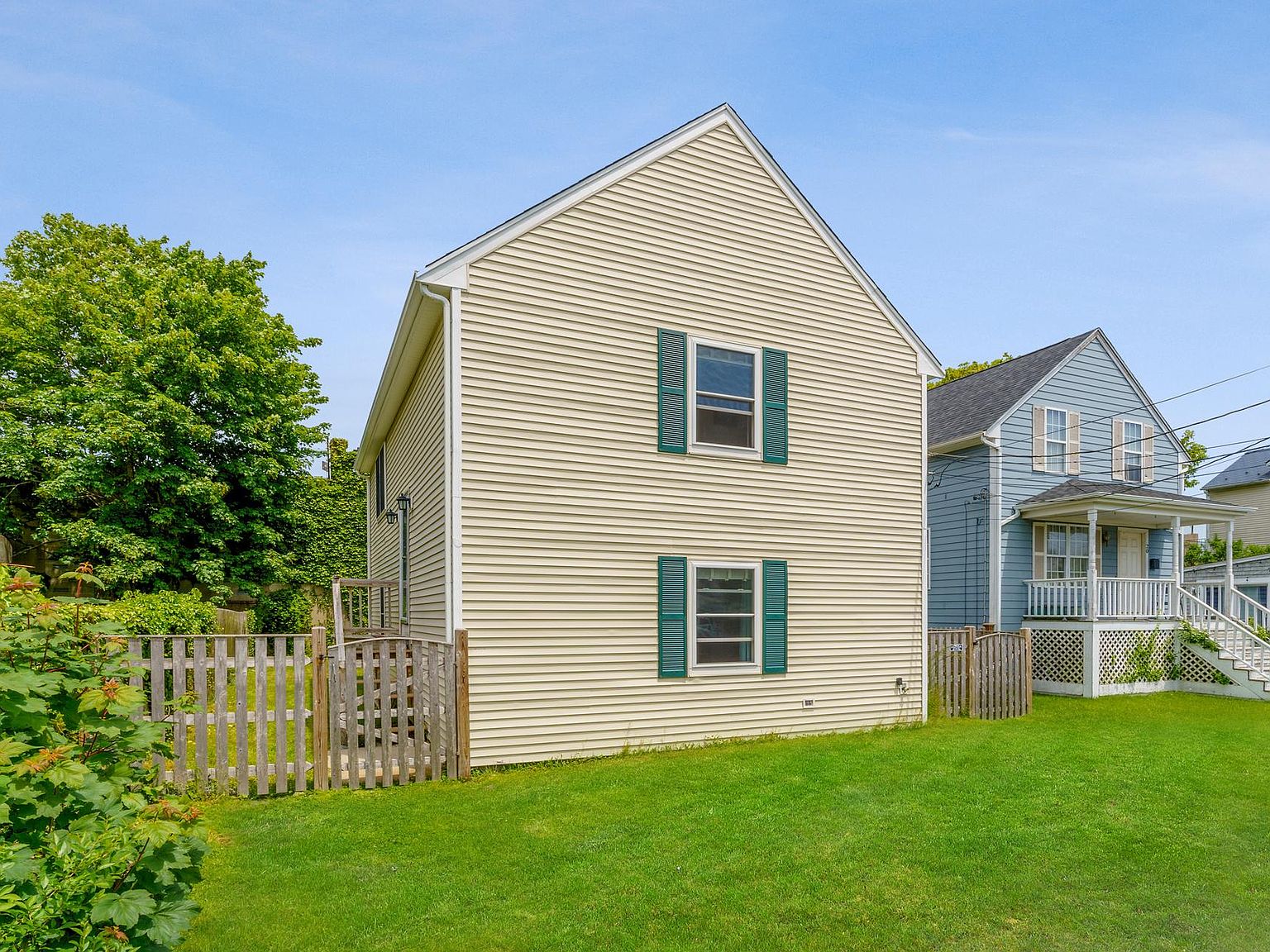 18 Weaver Ave, Newport, RI 02840 Zillow