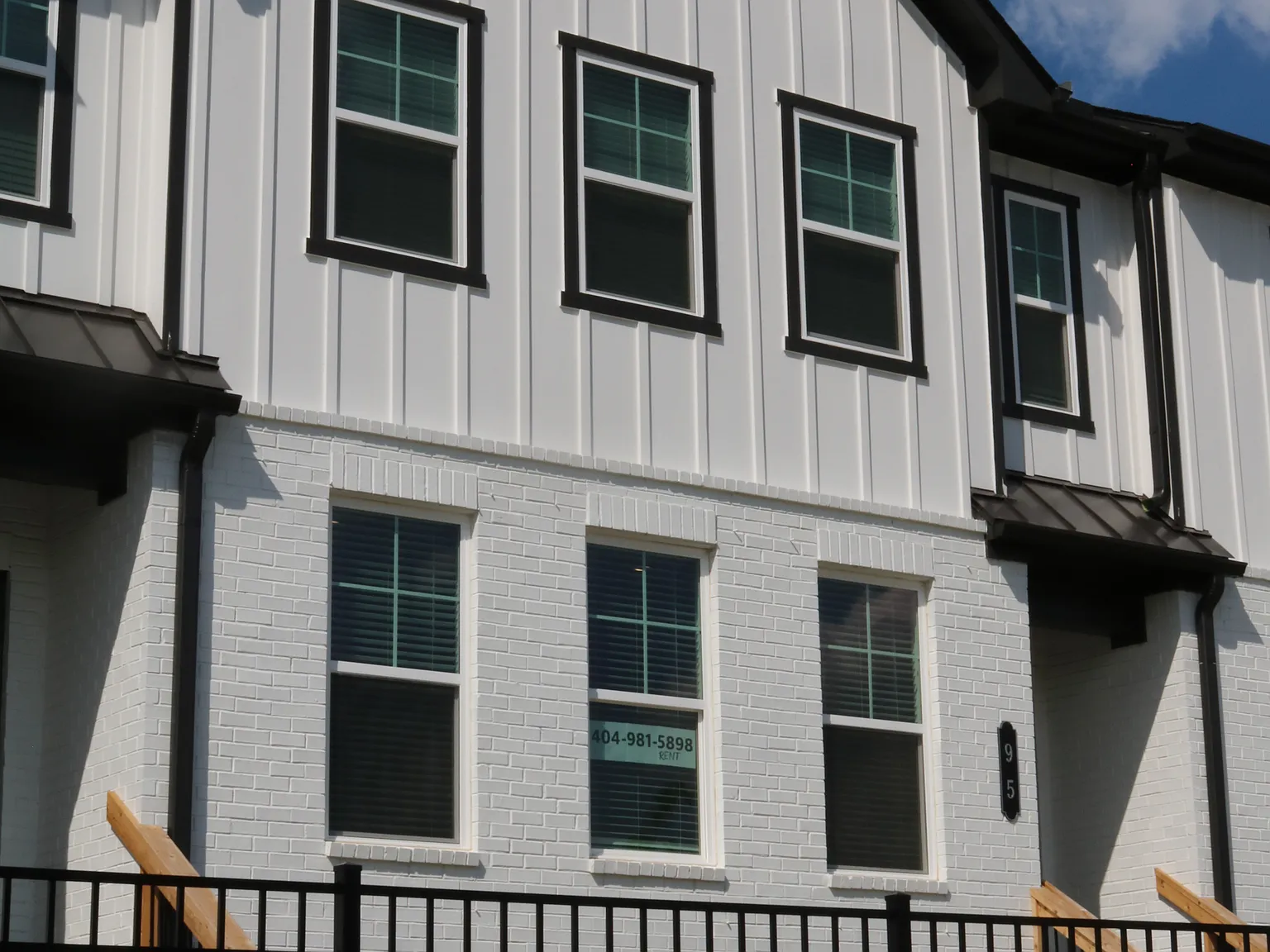 3 bed, 3.5 bath, 2265 sqft, $2,125 — Photo 2