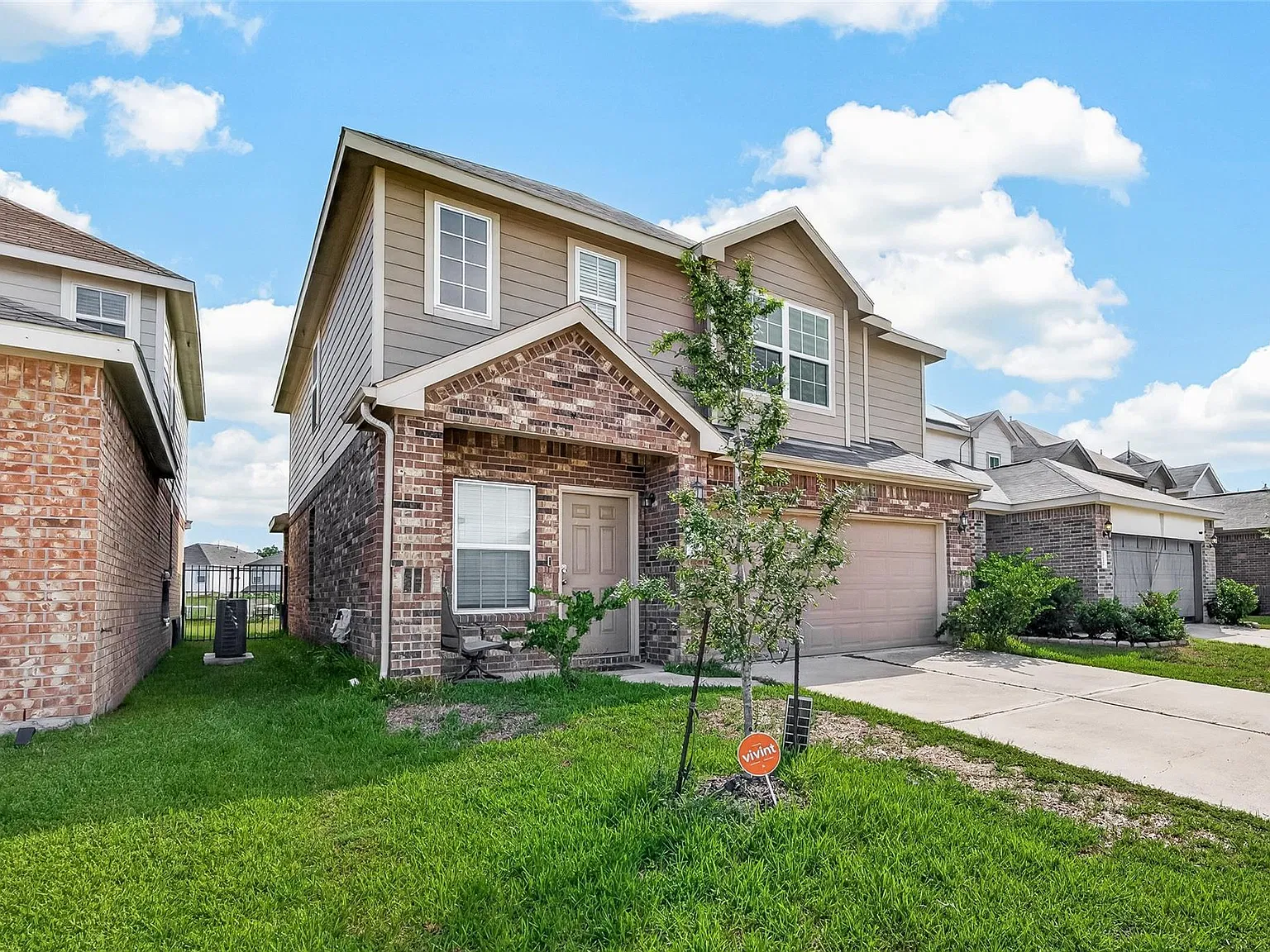 4 bed, 3.5 bath, 2107 sqft, $2,400 — Photo 3