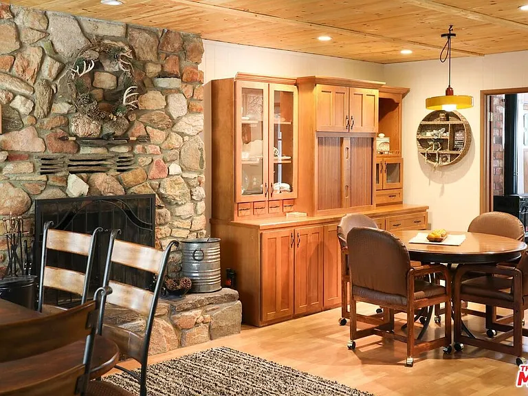 52521 Pine Ridge Rd — Photo 2