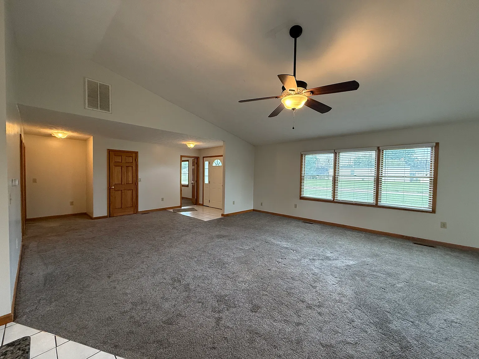 2 bed, 2.5 bath, 1433 sqft, $1,500 — Photo 3