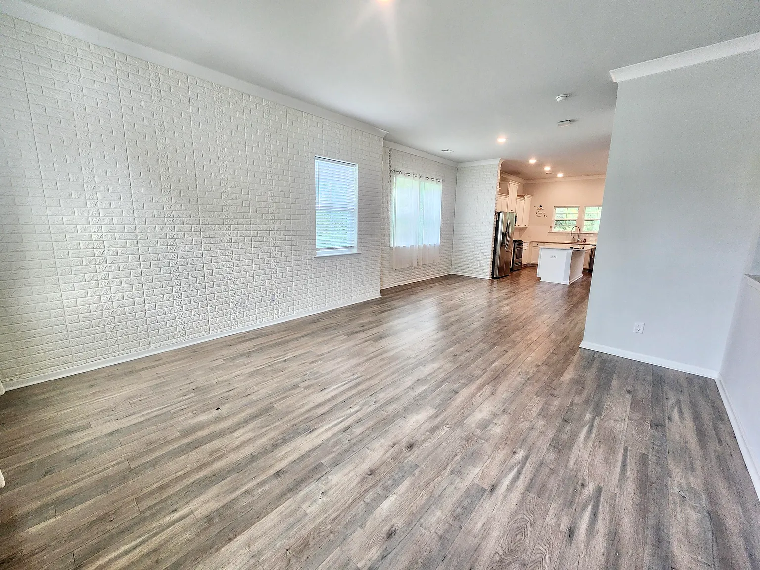 3 bed, 3.5 bath, 1944 sqft, $2,600 — Photo 4