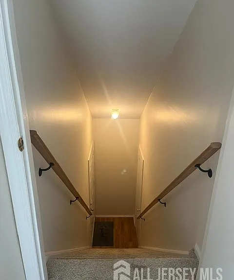 702 Jacob Ct — Photo 2