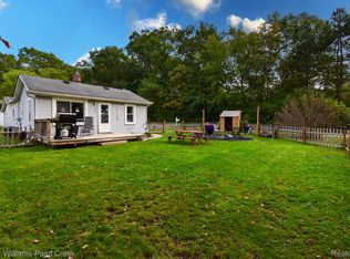 2266 Newberry Rd, Waterford, MI 48329