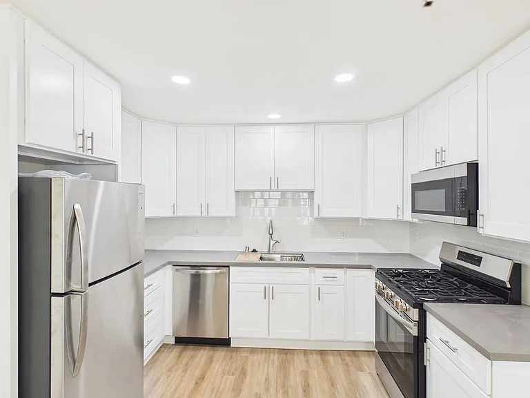 330 W I St — Photo 136