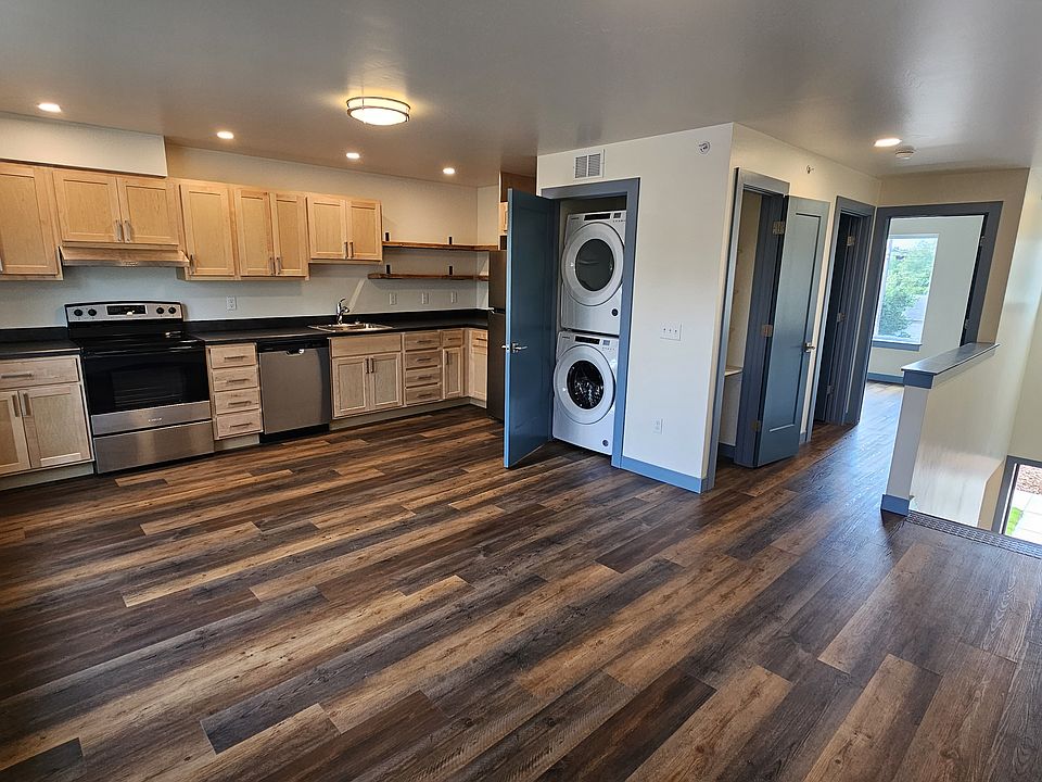 Brand new Stainless Steel appliances & Stacking W/D