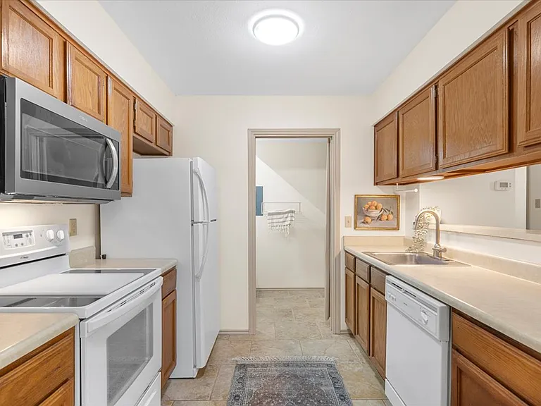 900 Taulbee Ln — Photo 11