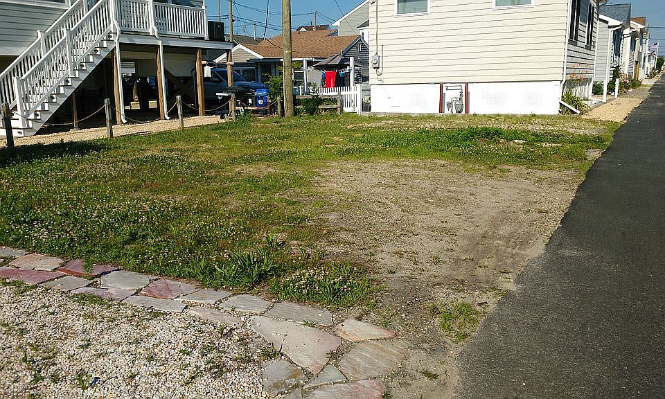 1st image of 118 W Bayview Dr