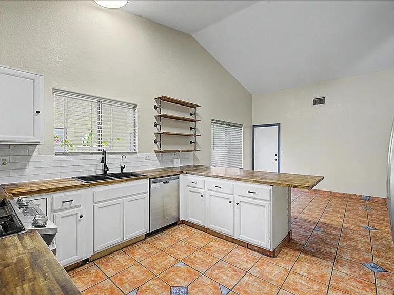 7992 S Lennox Ln — Photo 8