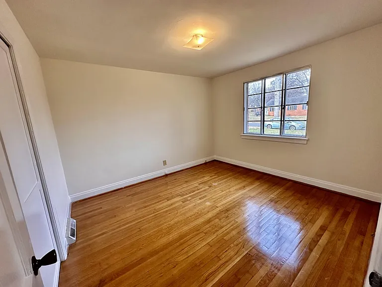 522 Elmhurst Rd — Photo 11