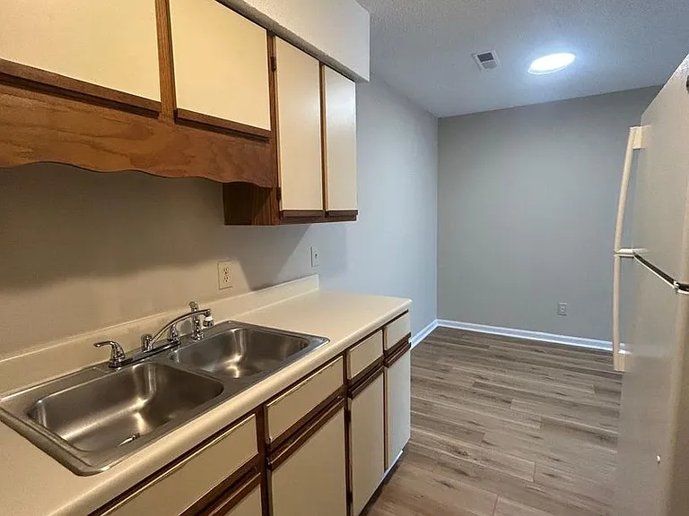 357 Community Dr #G — Photo 14