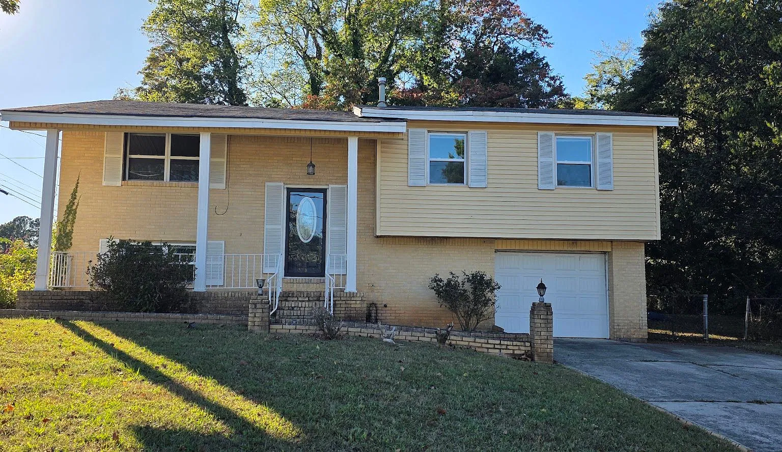 Walking Distance to Rolling Hills Elementary! — Photo 1
