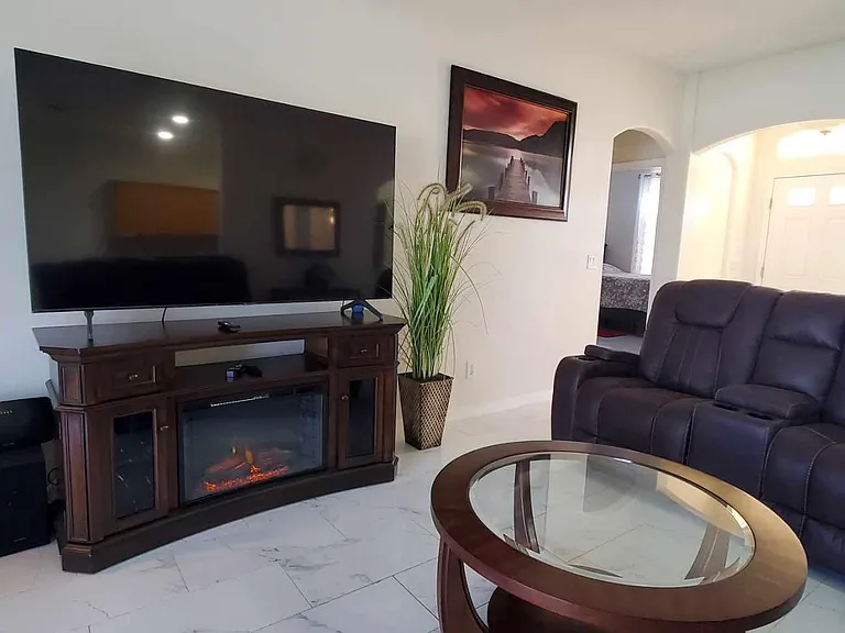 2323 Pan American Blvd — Photo 2