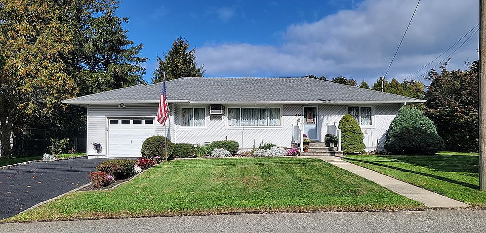 1st image of 414 10th Ave