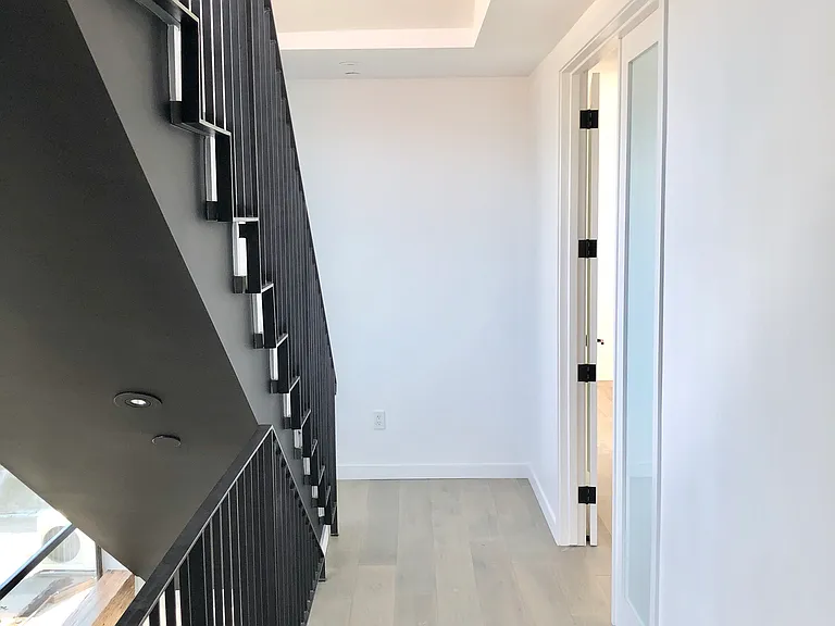 1317 Cabrillo Ave — Photo 28